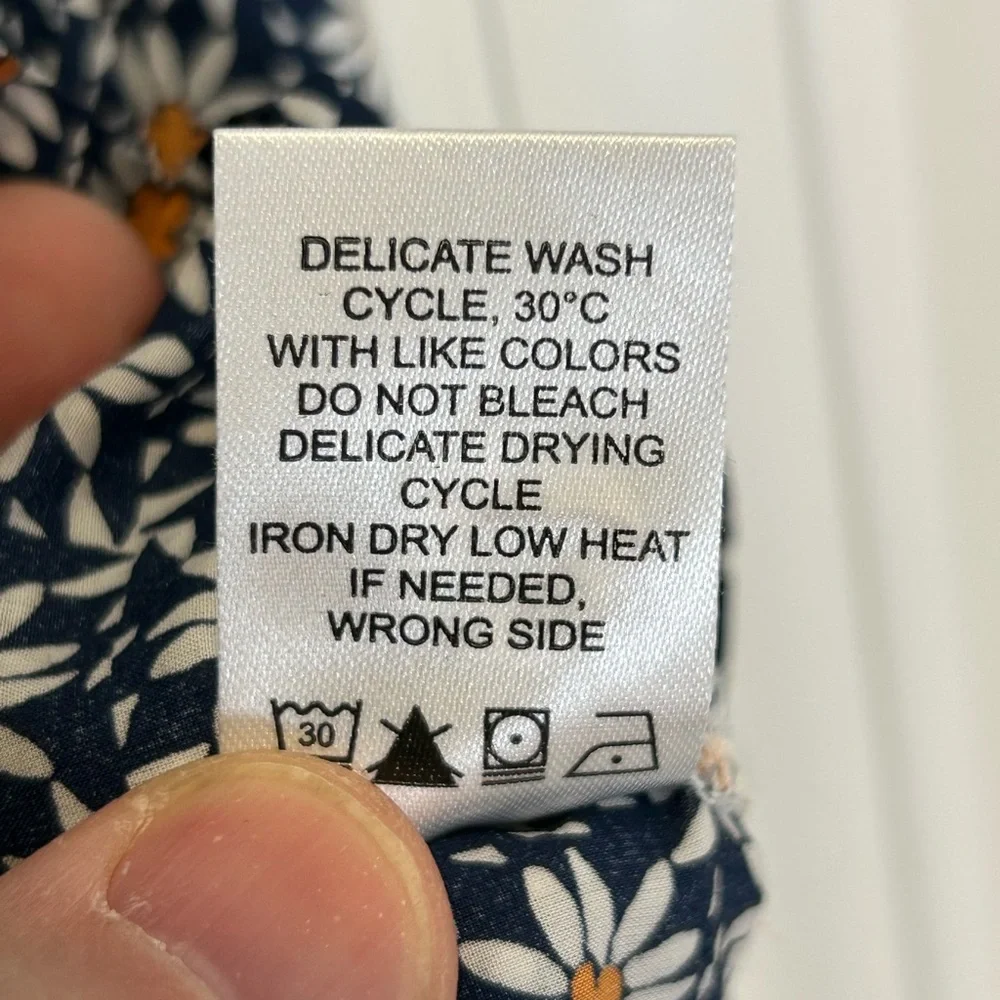 The Cat’s Pajamas Daisy Pattern Pajama Set with White Trim Size M - Picture 7 of 13